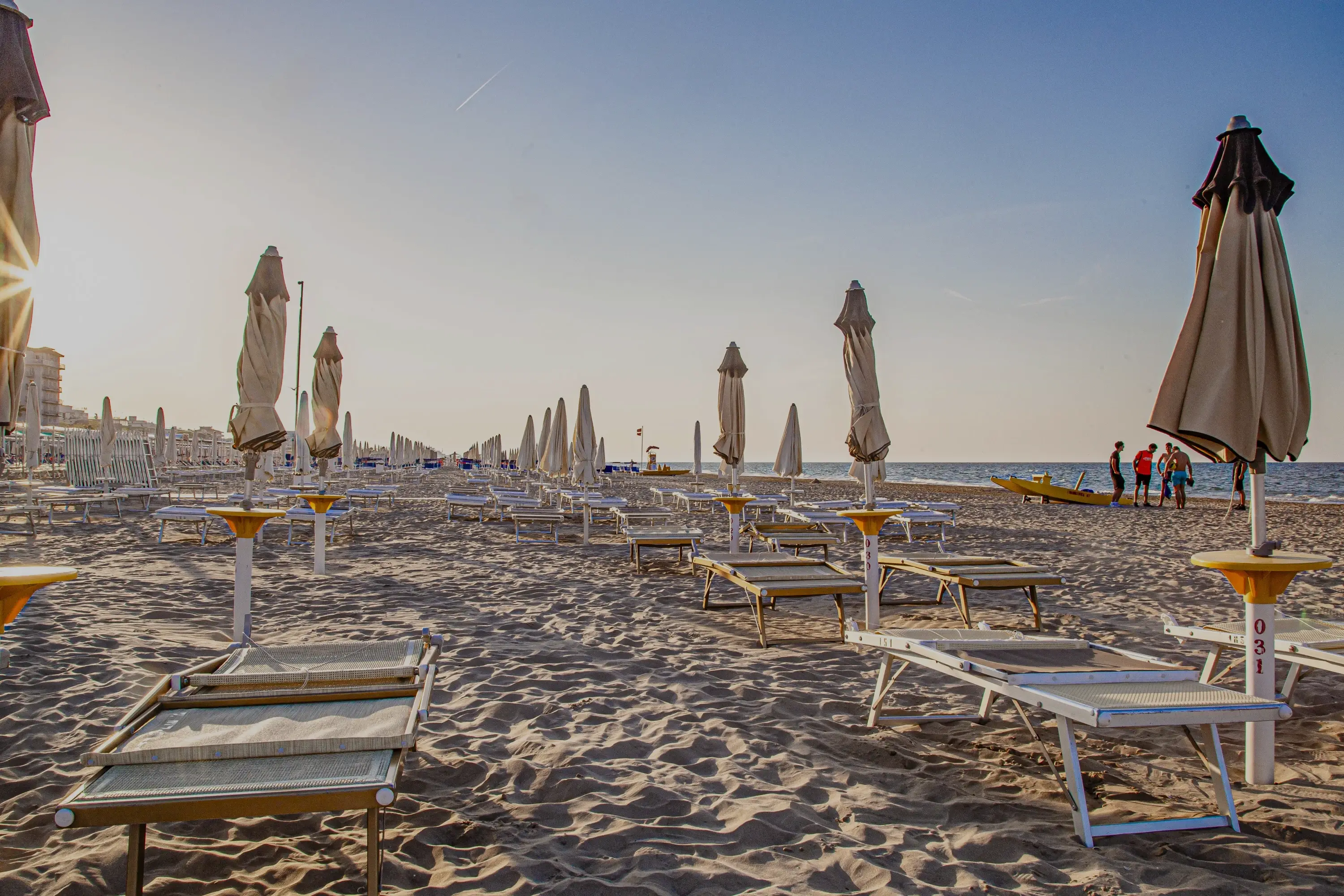 paesaggio tramonto in spiaggia a Riccione